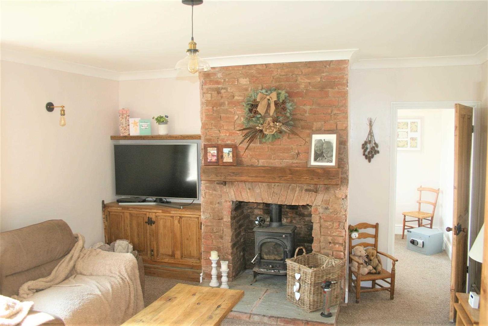 3 bed property in Longholme Farm, Retford